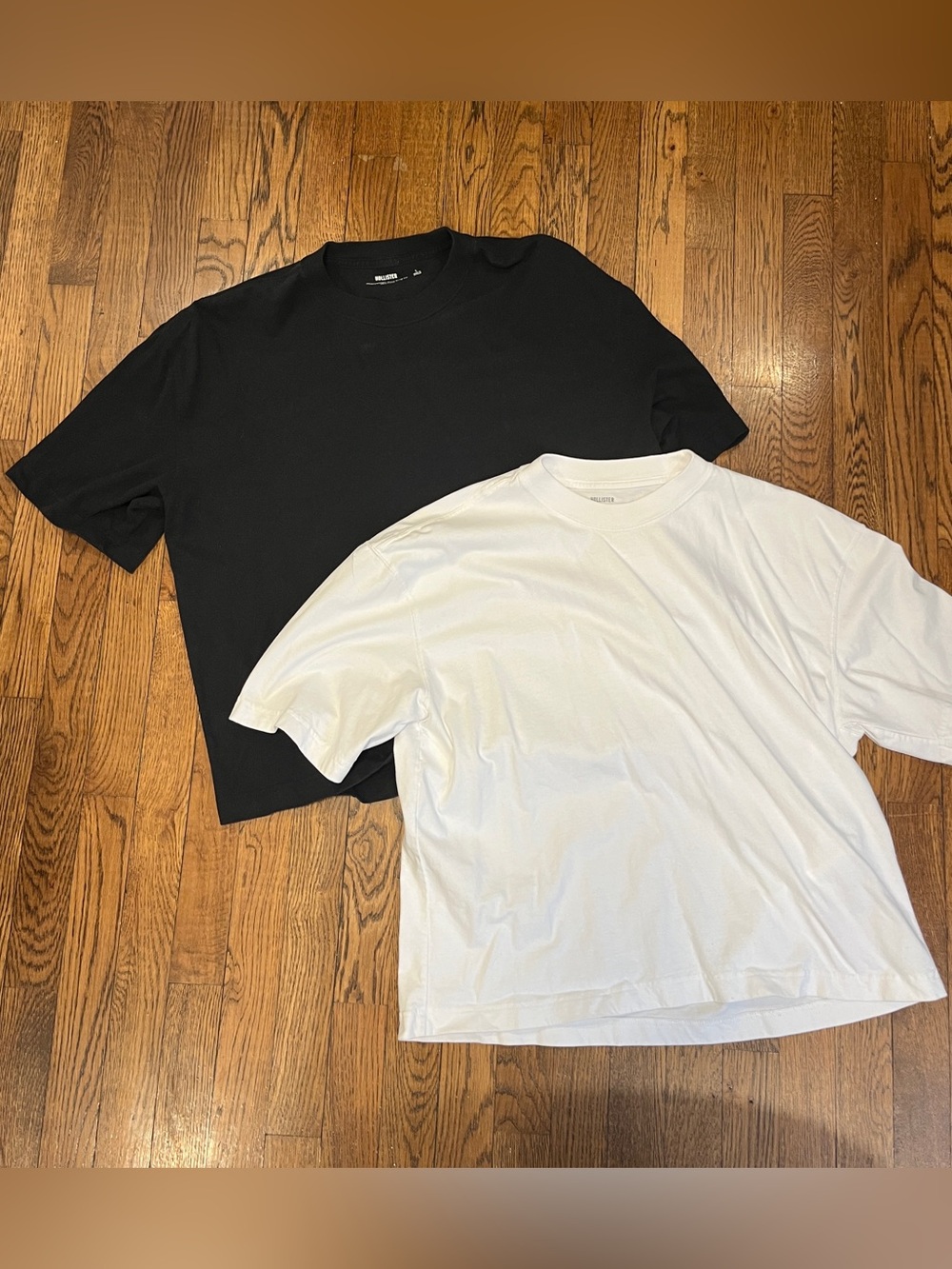 Hollister Men’s Heavyweight Boxy Crop Tees Large